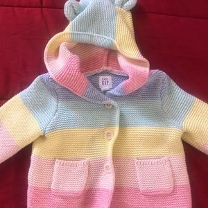Gap sweater